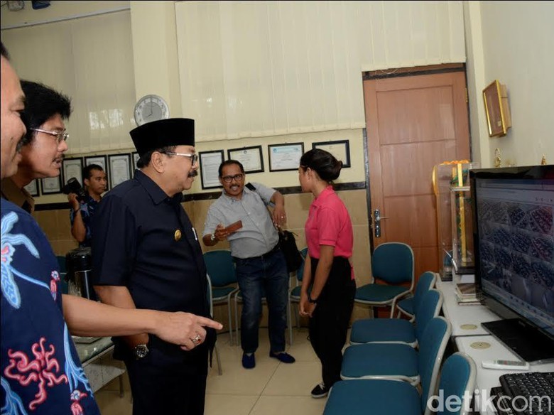 CCTV Cirebon zonacctv.com - Gubernur Jatim Apresiasi Pengawasan UNBK SMK Melalui CCTV